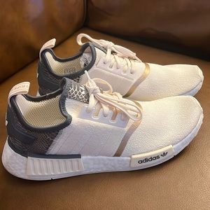 Women’s ADIDAS originals NMD R1 Runner